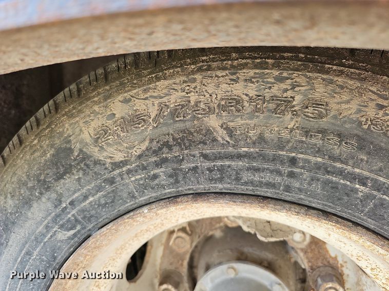 image for item DO2783 2002 Dakota Manufacturing  drop deck equipment trailer