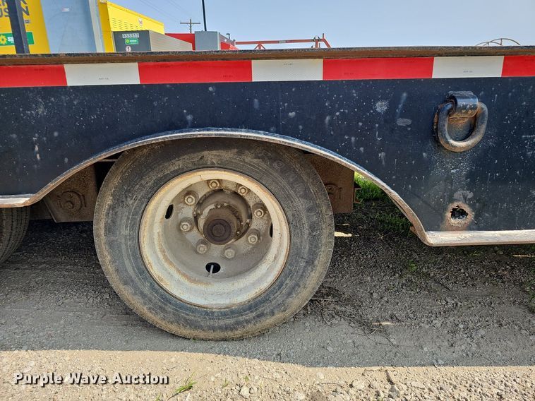 image for item DO2783 2002 Dakota Manufacturing  drop deck equipment trailer
