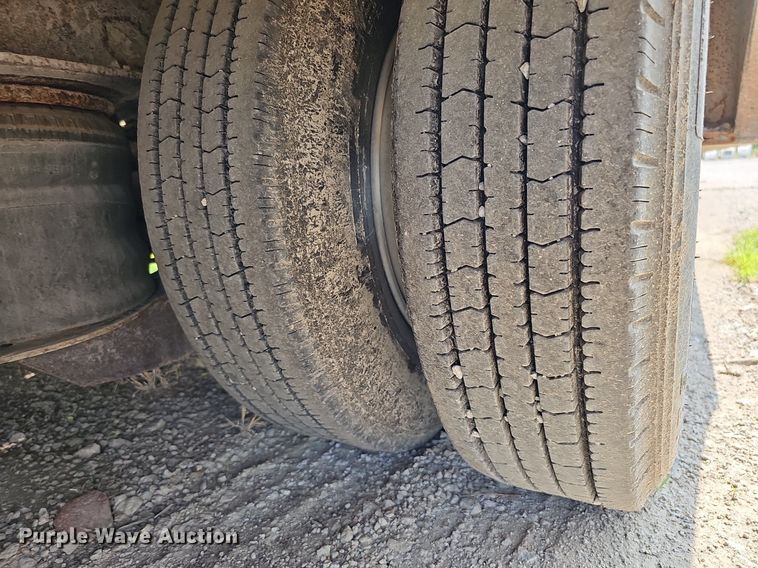 image for item DO2783 2002 Dakota Manufacturing  drop deck equipment trailer