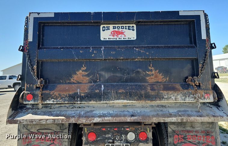 image for item DO2792 2017 Caterpillar CT660  dump truck