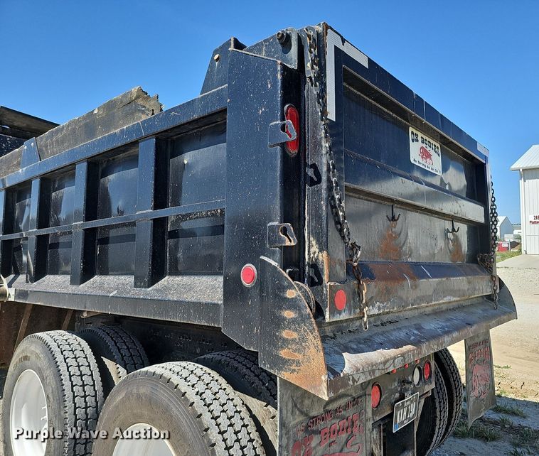 image for item DO2792 2017 Caterpillar CT660  dump truck