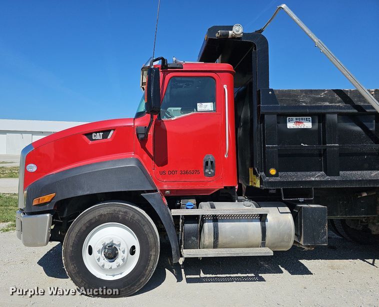 image for item DO2792 2017 Caterpillar CT660  dump truck
