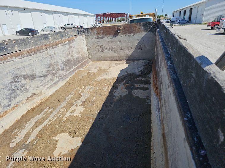 image for item DO2792 2017 Caterpillar CT660  dump truck