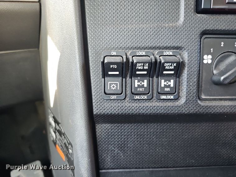 image for item DO2792 2017 Caterpillar CT660  dump truck