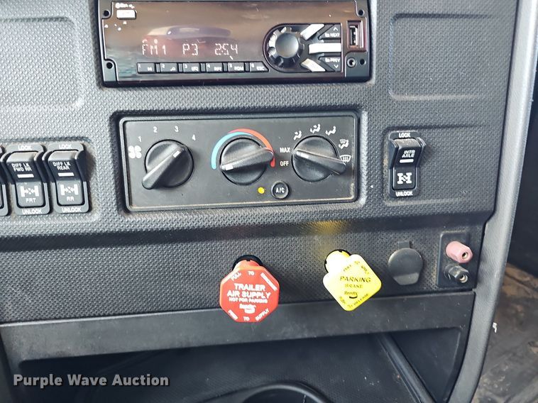 image for item DO2792 2017 Caterpillar CT660  dump truck