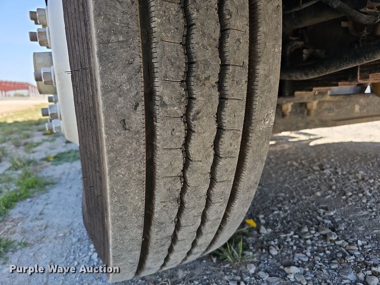 image for item DO2792 2017 Caterpillar CT660  dump truck