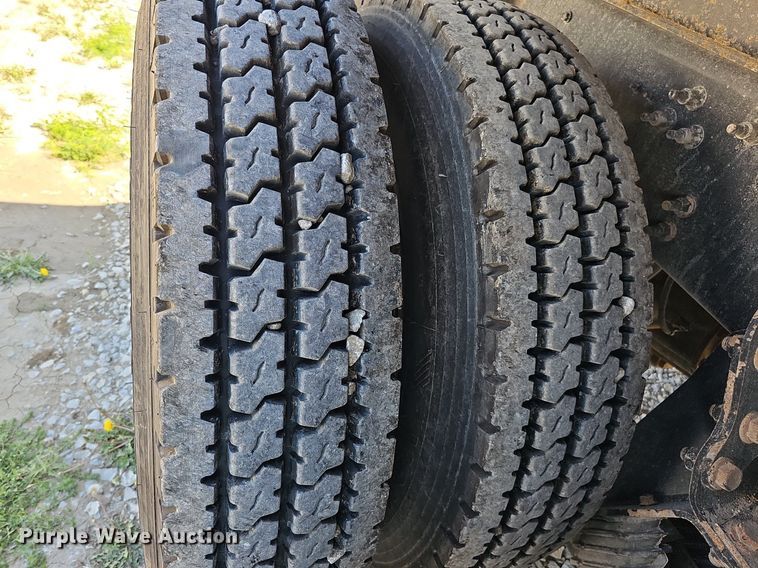 image for item DO2792 2017 Caterpillar CT660  dump truck