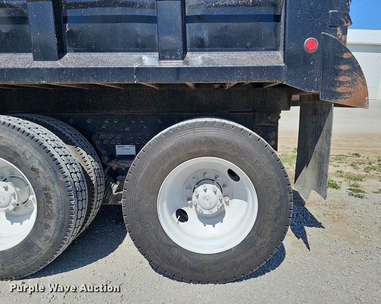 image for item DO2792 2017 Caterpillar CT660  dump truck