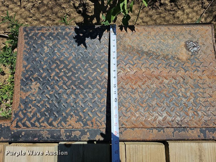 image for item DO2795 2013 Kaufmann  tilt deck equipment trailer