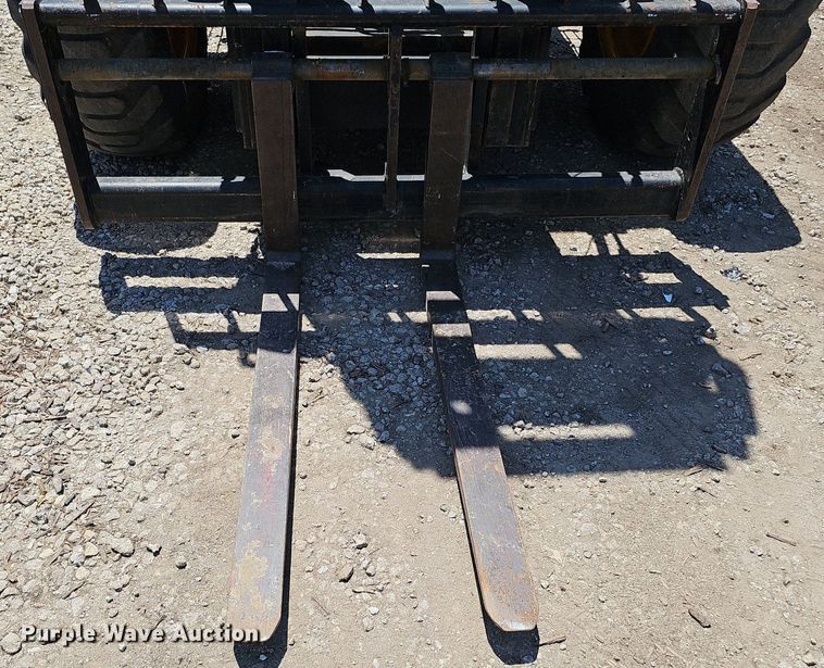 image for item DO2796 JCB 930  forklift