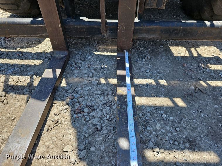 image for item DO2796 JCB 930  forklift