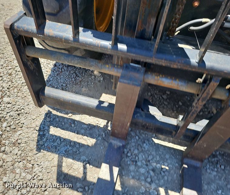 image for item DO2796 JCB 930  forklift