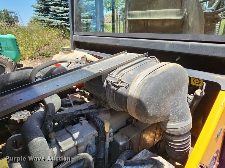 image for item DO2796 JCB 930  forklift