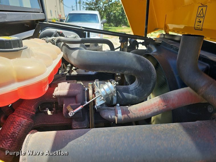 image for item DO2796 JCB 930  forklift