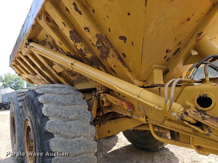 image for item DO2799 1997 Caterpillar D400E  haul truck