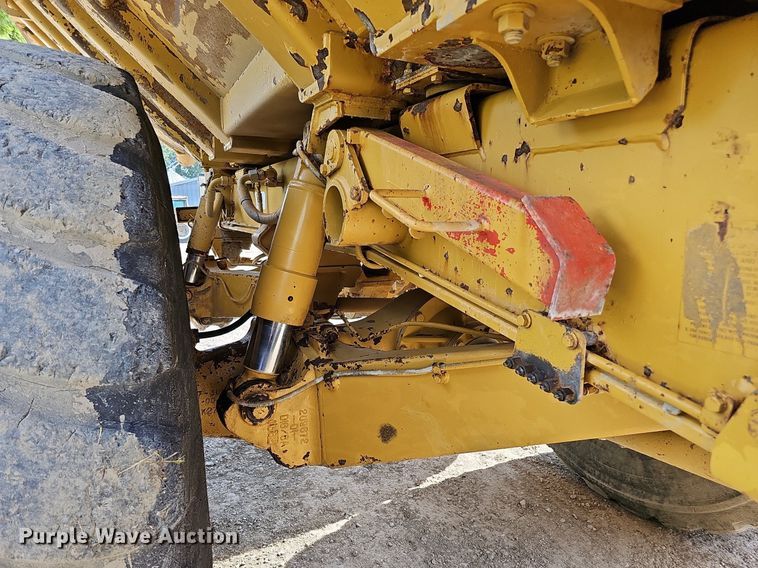 image for item DO2799 1997 Caterpillar D400E  haul truck