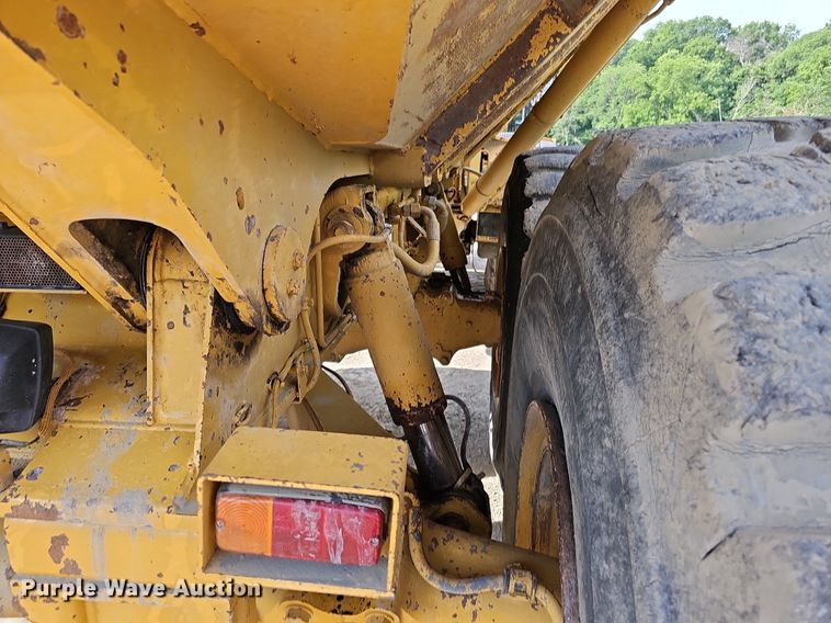 image for item DO2799 1997 Caterpillar D400E  haul truck