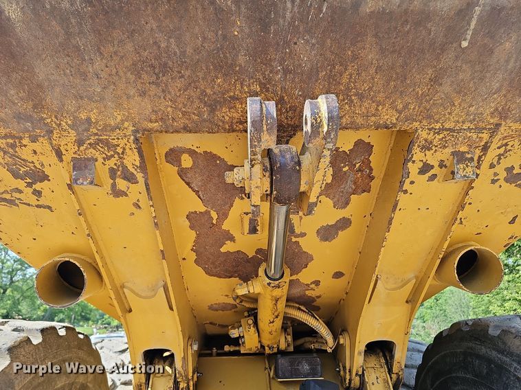 image for item DO2799 1997 Caterpillar D400E  haul truck