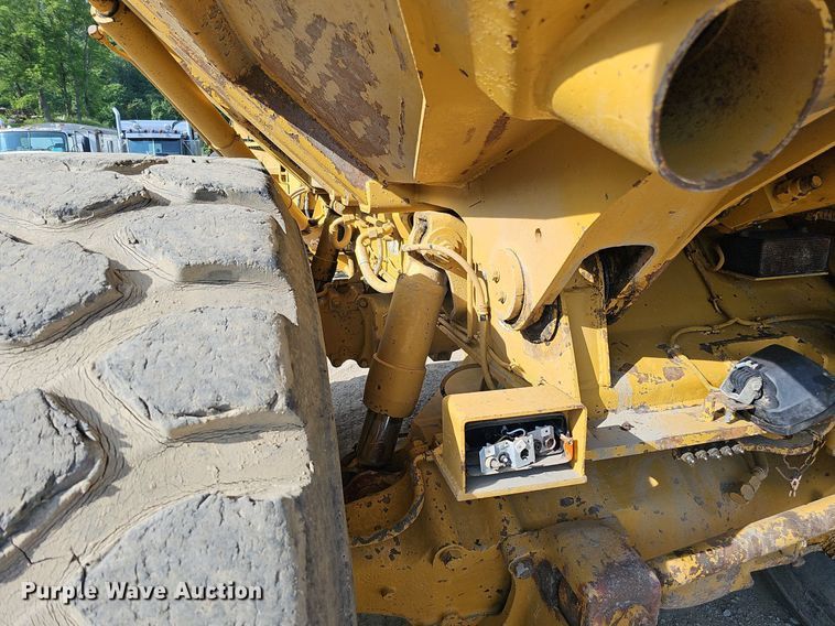 image for item DO2799 1997 Caterpillar D400E  haul truck