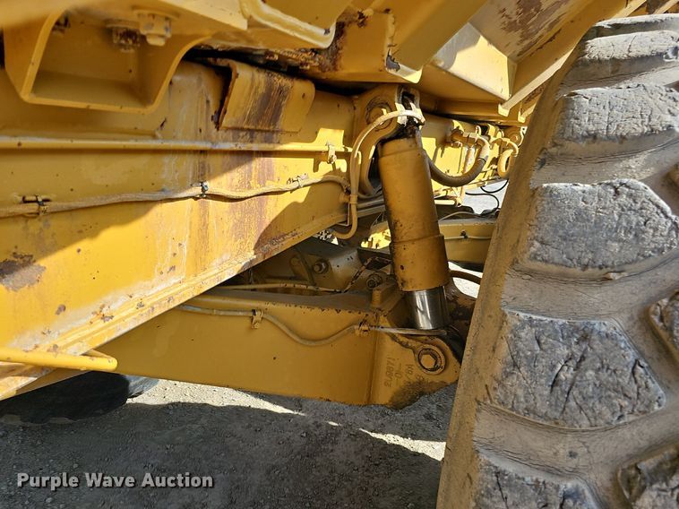 image for item DO2799 1997 Caterpillar D400E  haul truck