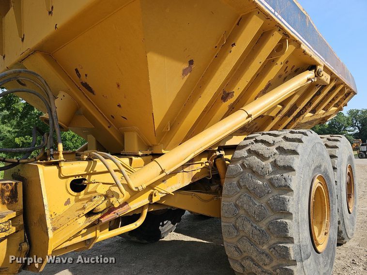 image for item DO2799 1997 Caterpillar D400E  haul truck