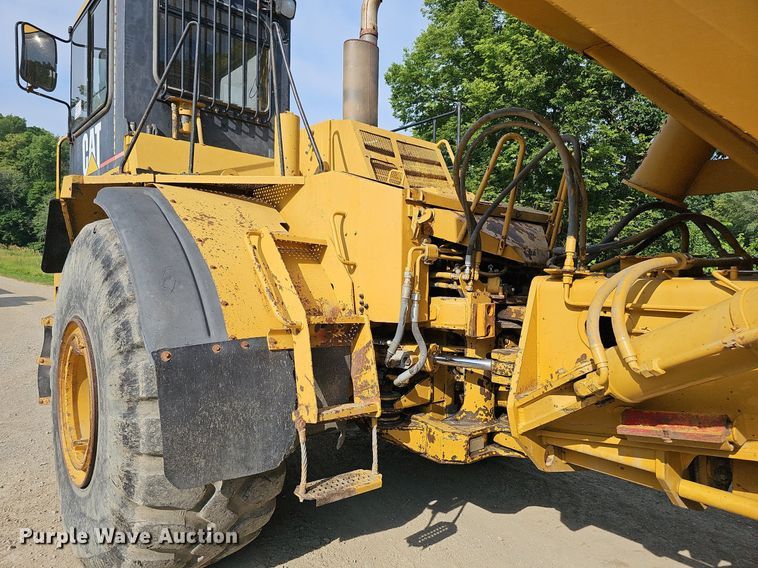 image for item DO2799 1997 Caterpillar D400E  haul truck