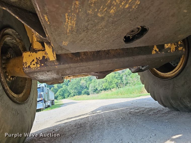 image for item DO2799 1997 Caterpillar D400E  haul truck