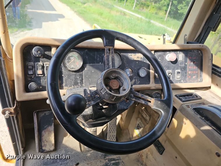 image for item DO2799 1997 Caterpillar D400E  haul truck