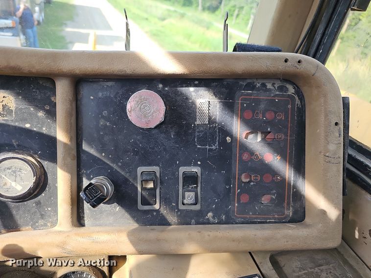 image for item DO2799 1997 Caterpillar D400E  haul truck