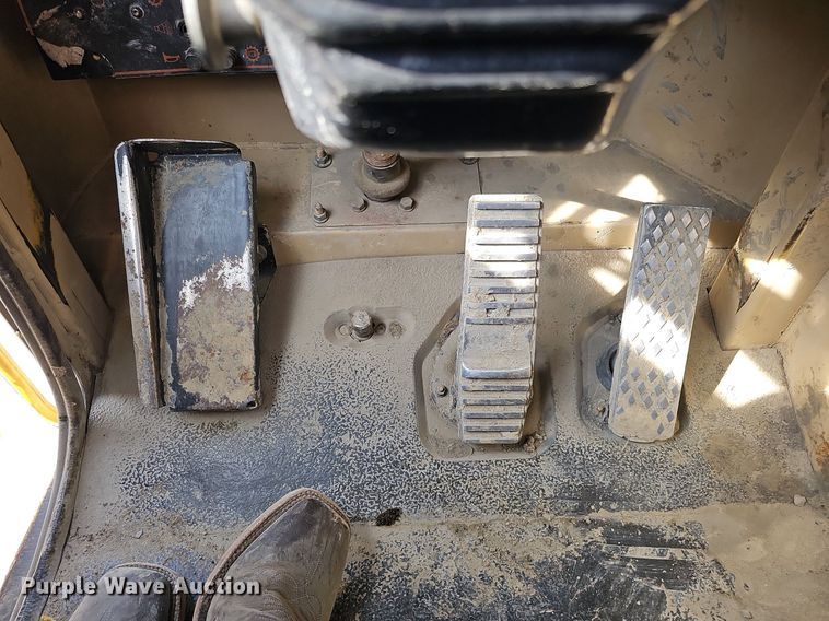 image for item DO2799 1997 Caterpillar D400E  haul truck