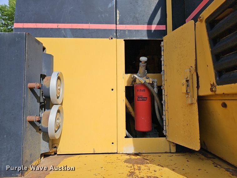 image for item DO2799 1997 Caterpillar D400E  haul truck