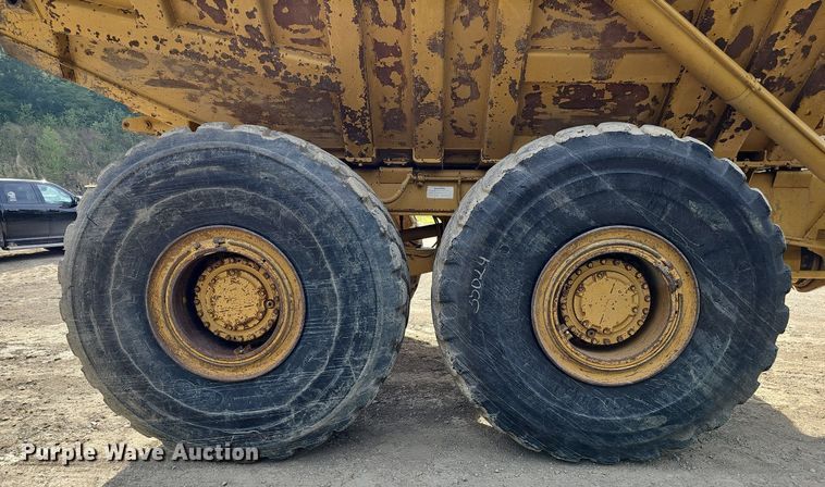 image for item DO2799 1997 Caterpillar D400E  haul truck