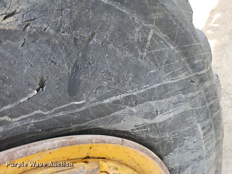 image for item DO2799 1997 Caterpillar D400E  haul truck