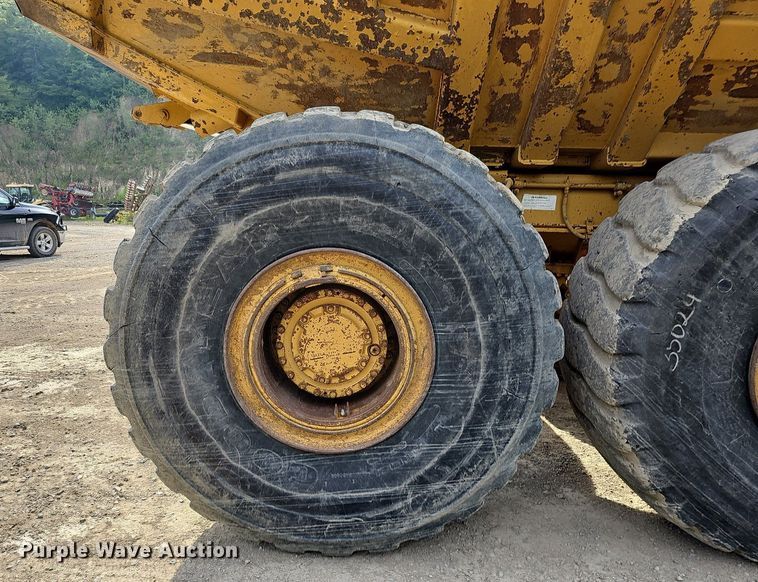 image for item DO2799 1997 Caterpillar D400E  haul truck