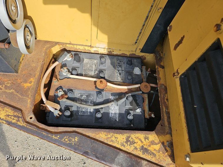 image for item DO2799 1997 Caterpillar D400E  haul truck