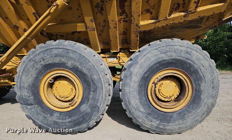 image for item DO2799 1997 Caterpillar D400E  haul truck
