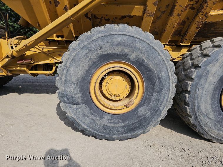 image for item DO2799 1997 Caterpillar D400E  haul truck