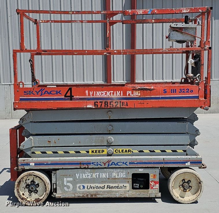 image for item DO2818 Skyjack SJIII 3226  scissor lift