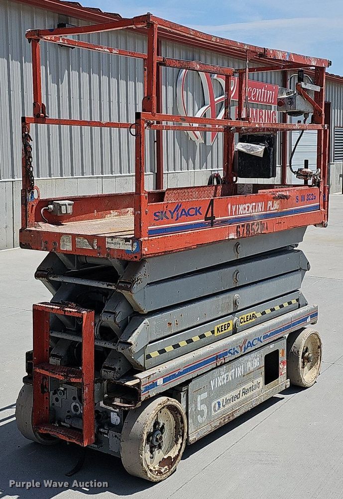 image for item DO2818 Skyjack SJIII 3226  scissor lift