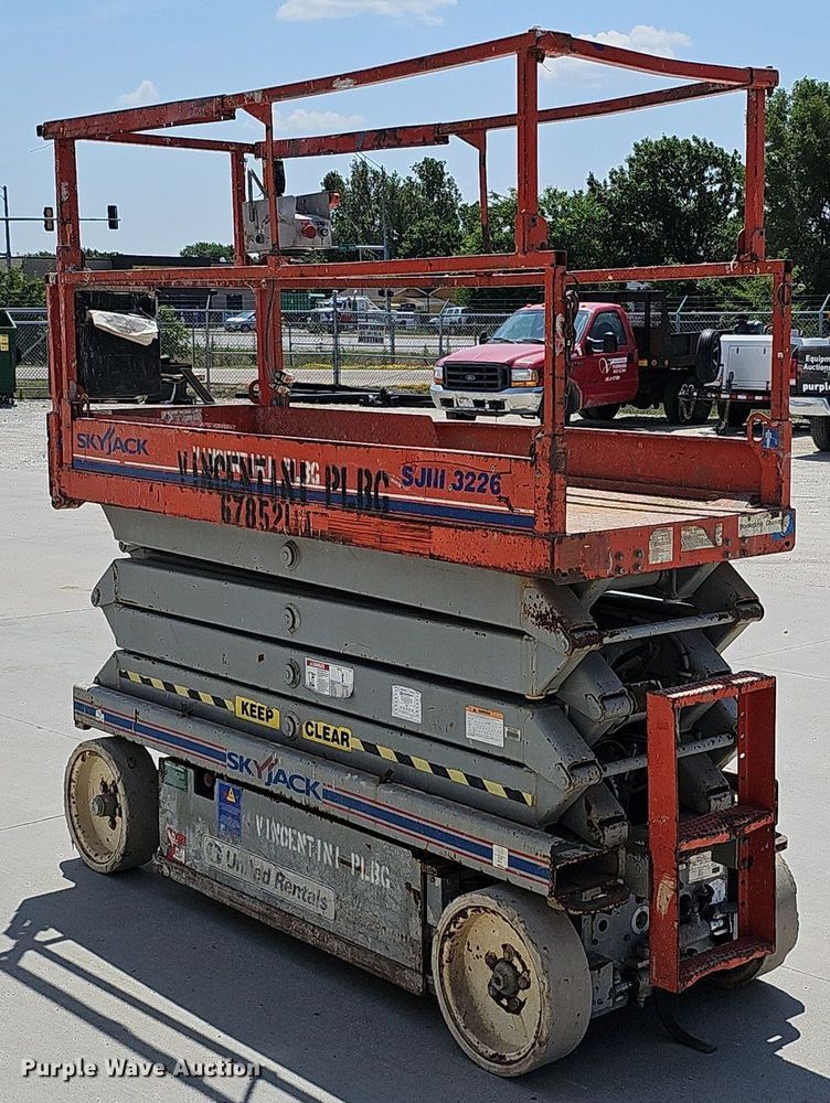 image for item DO2818 Skyjack SJIII 3226  scissor lift