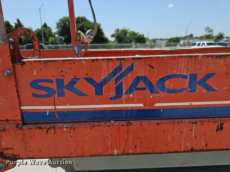 image for item DO2818 Skyjack SJIII 3226  scissor lift