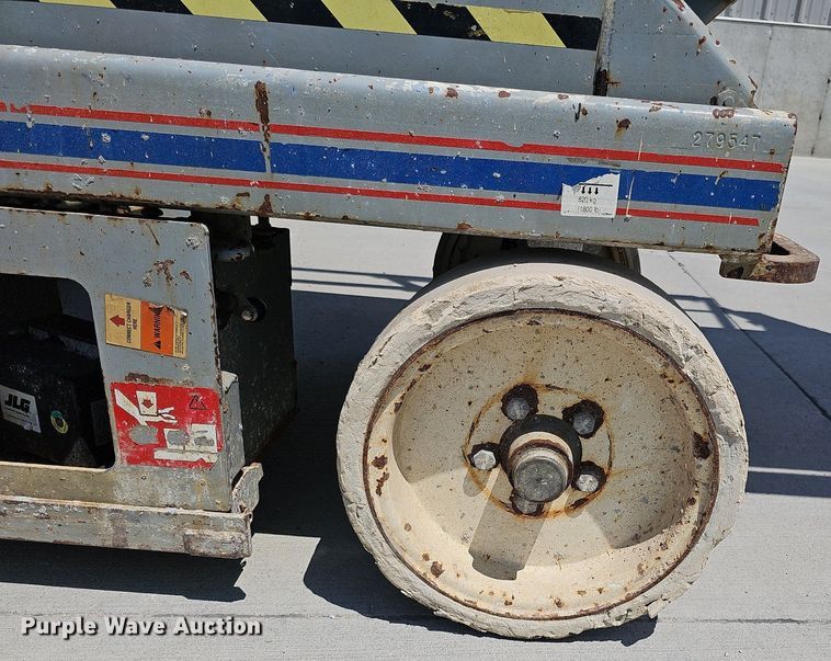 image for item DO2818 Skyjack SJIII 3226  scissor lift