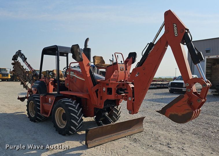 image for item DO2838 2007 Ditch Witch RT95  trencher