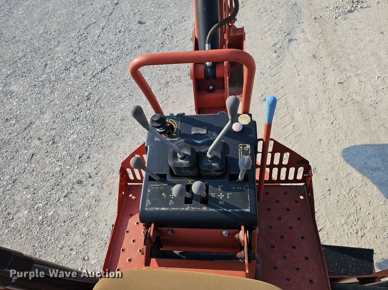 image for item DO2838 2007 Ditch Witch RT95  trencher