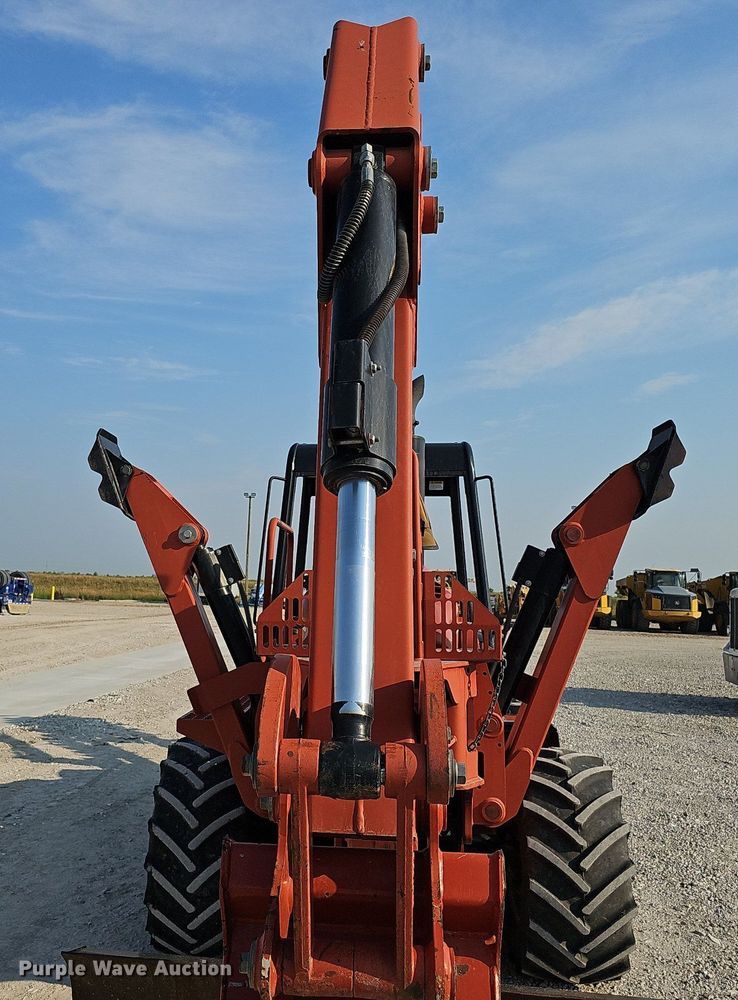 image for item DO2838 2007 Ditch Witch RT95  trencher