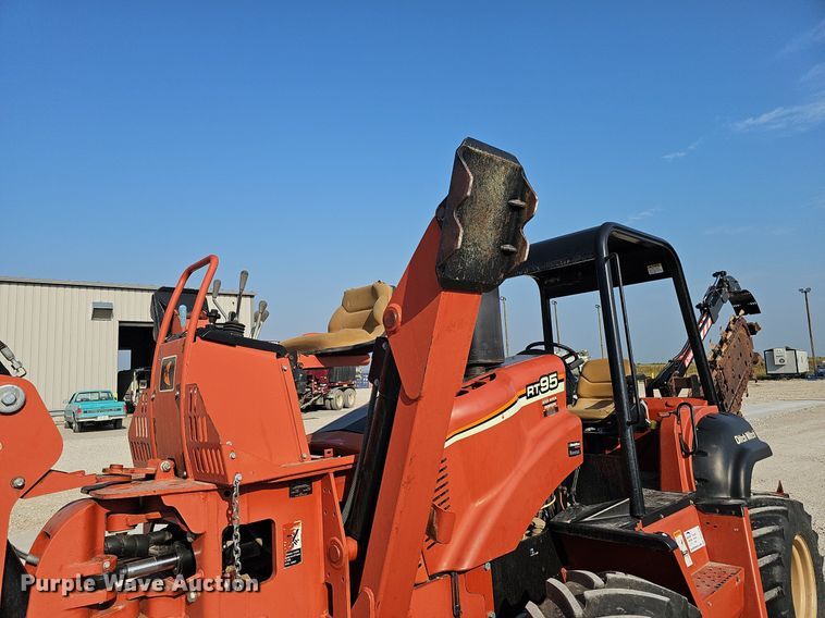 image for item DO2838 2007 Ditch Witch RT95  trencher