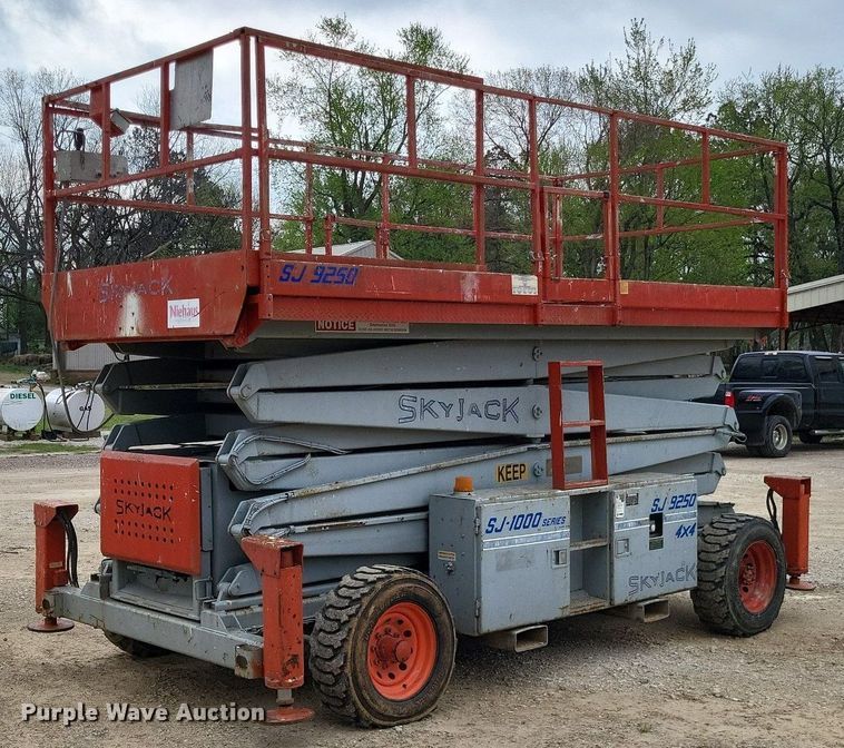 image for item DO3637 2000 Skyjack SJ9250  scissor lift