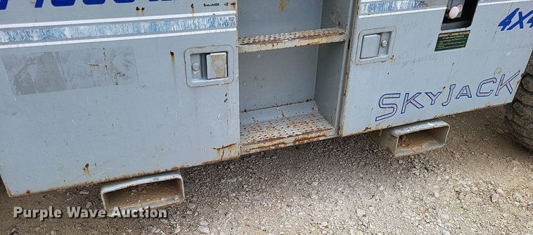 image for item DO3637 2000 Skyjack SJ9250  scissor lift