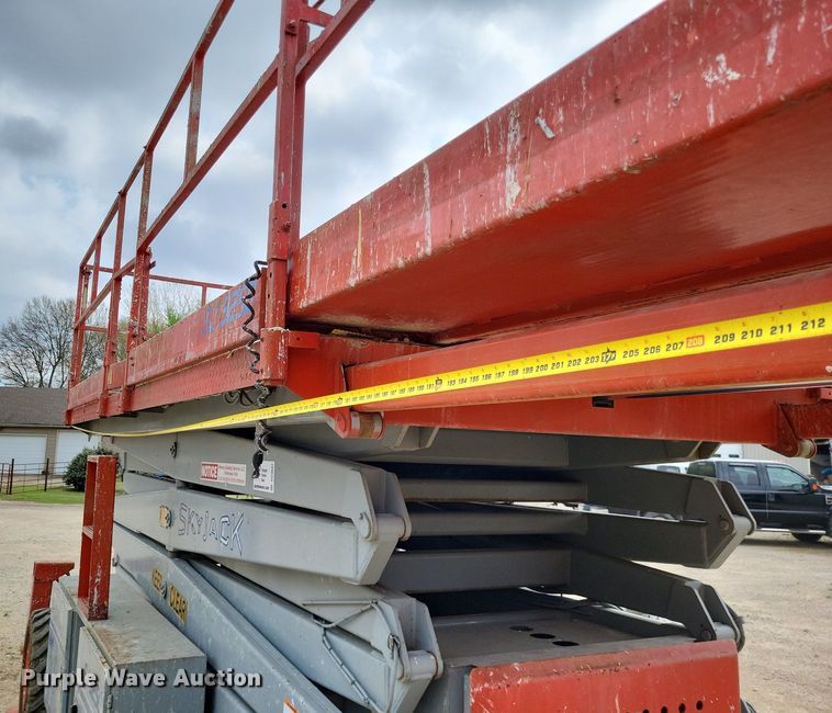 image for item DO3637 2000 Skyjack SJ9250  scissor lift
