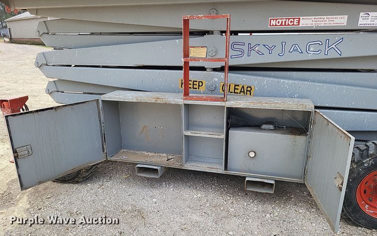 image for item DO3637 2000 Skyjack SJ9250  scissor lift